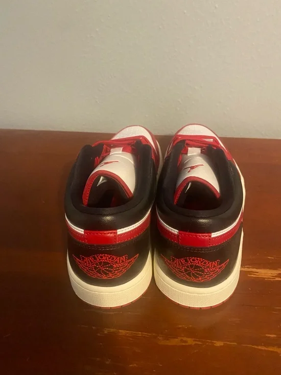 Jordan Women's Low-Top Sneakers in Red, White & Black Air Jordan Nike - Picture 2 of 8
